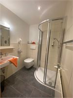 Hotel Montana - bathroom