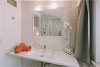 Hotel Montana - bathroom