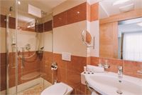 Hotel Montana - bathroom Moosham