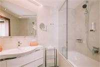 Hotel Montana - Badezimmer Badewanne